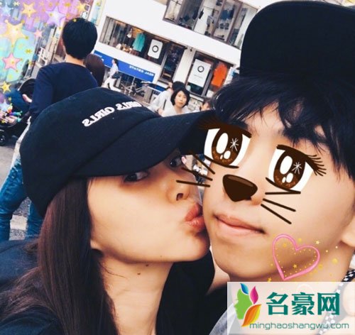 伊能静为大儿子庆生 即便是打码也掩饰不住的帅气