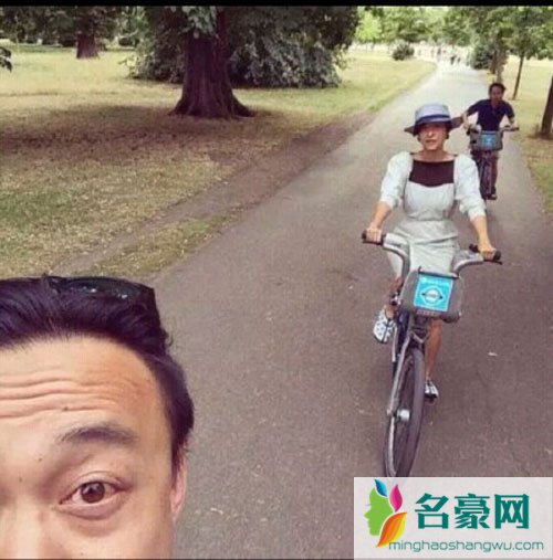 陈奕迅为徐濠萦庆生 又放烟花又在雪地亲吻实在太浪漫了