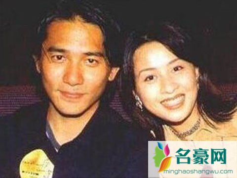 梁朝伟刘嘉玲因风雪滞留北海道 被粉丝合影夫妻相十足