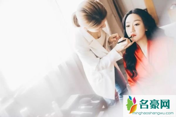新娘为什么要穿晨袍 新娘一定要穿晨袍吗