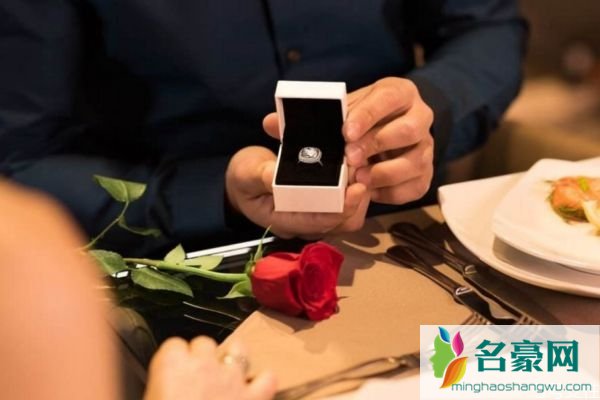 求婚戒指买多少价位的比较好 求婚戒指推荐