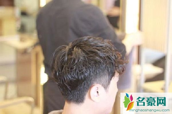 名豪网男生两边剃光的最帅气发型发型精选1
