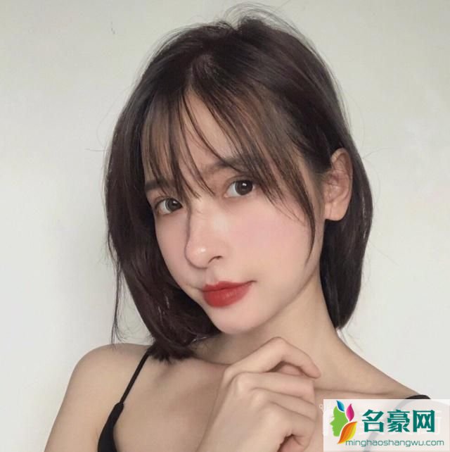 夏季女生最简单清爽的发型：小八字刘海