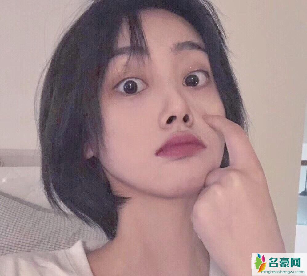2019女生短发发型_好看的短发发型女生2019_2019最火的女生发型图片4