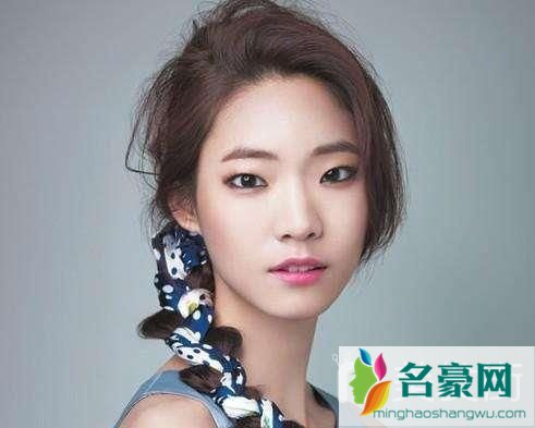 夏季女生清凉发型 要清爽就别披头散发了1
