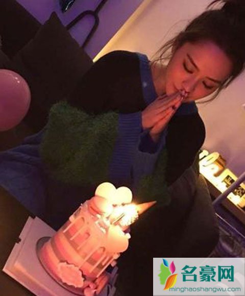 杨受成为钟欣潼出嫁送豪华嫁妆 下半年演唱会后举行婚礼