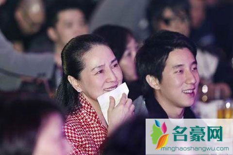 房祖名要当导演拍成第一部作品 林凤娇力挺儿子却遭网友群嘲