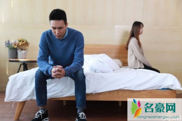 夫妻吵架是否应该摔门而出呢 夫妻之间可以冷暴力吗