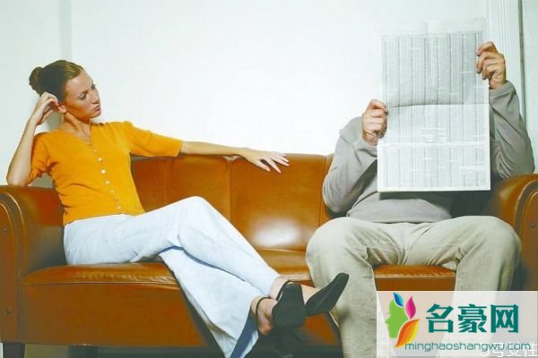 夫妻吵架是否应该摔门而出呢 夫妻之间可以冷暴力吗