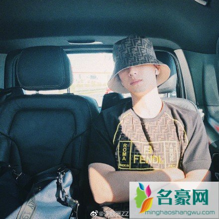 许魏洲渔夫帽穿搭 夏日必备防晒单品
