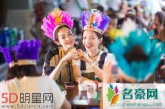 古力娜扎江疏影同住成互怼姐妹 玩滑翔翼害怕着也
