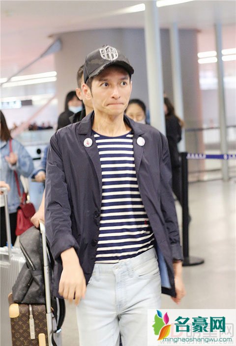 李维嘉机场被抓拍 瘦到脱相是怎么回事