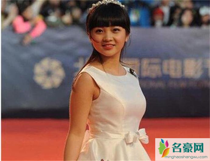 林妙可胸部过大引发隆胸传闻