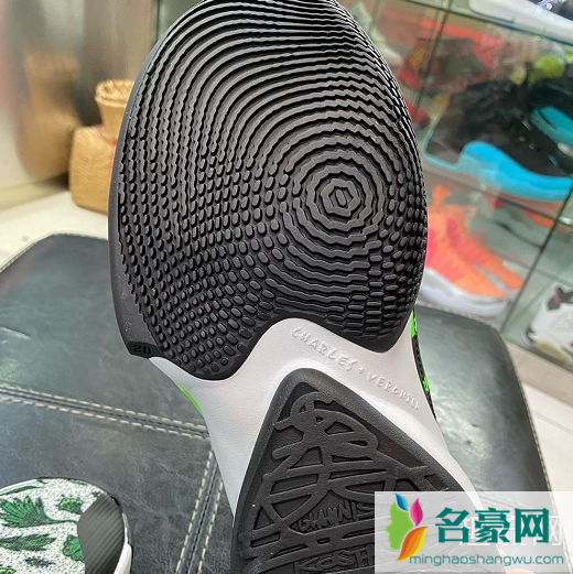 字母哥2代测评：实战性能不错，后掌气垫减配！