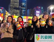 余文乐与娇妻甜蜜出街 妻子小腹成焦点再起怀孕传