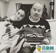 张柏芝圣诞节晒与爸爸合照 网友：妈妈基因太强大