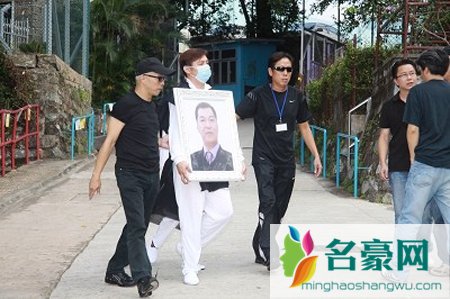 成奎安葬礼周润发 龙方与梅艳芳葬礼周润发参加