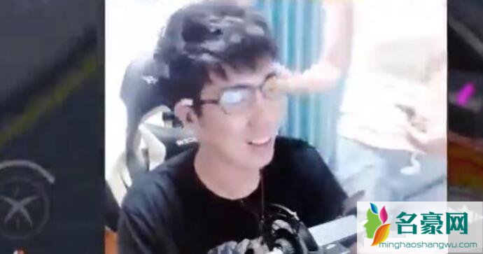 骚男直播被打视频