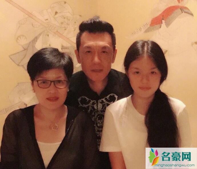 哈文李咏一家三口