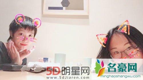 窦靖童窦家媛姐妹同框 少女气息满满