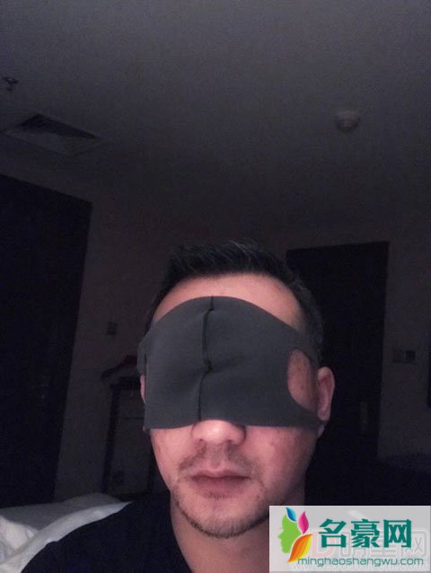 黄觉晒自拍口罩当眼罩 暴露男神外表逗比性格