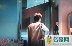 井柏然新家惊现倪妮 两人吻别疑似已经同居