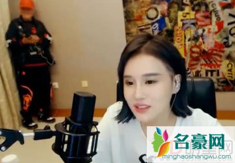 赵一涵直播甚无奈 赵本山乱入修仙打坐