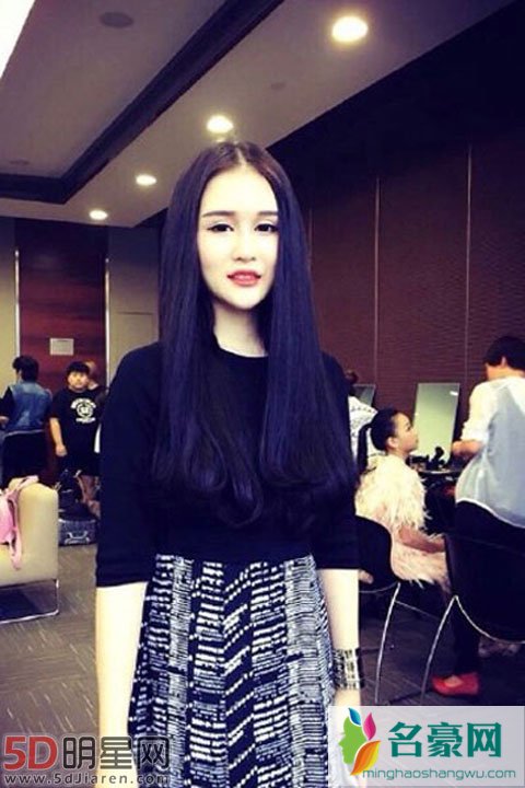赵一涵直播甚无奈 赵本山乱入修仙打坐