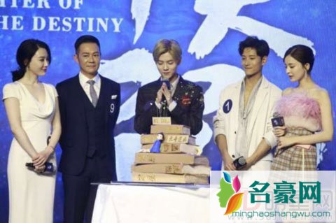 鹿晗《择天记》饰演学霸 发布会获得生日惊喜