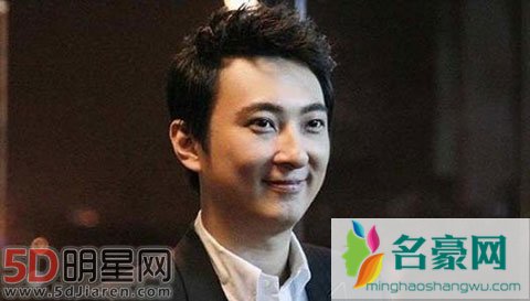 王思聪打游戏组队杨幂 景甜穿古装打手游超认真