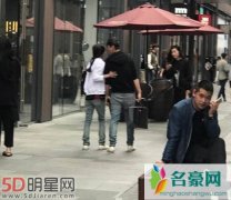 王思聪携女伴逛街被拦 惊问店员不认识自己