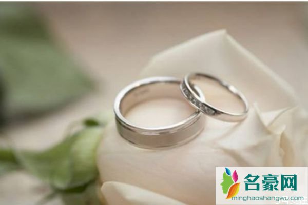 求婚戒指和结婚戒指一样吗 订婚戒指和结婚戒指的区别