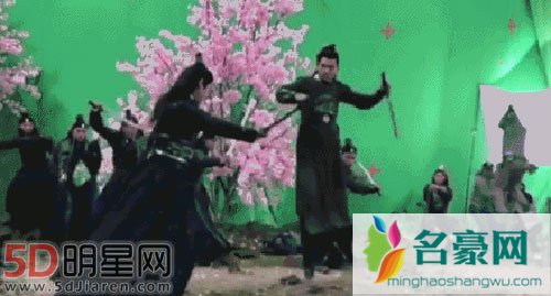 于小彤拍戏突发意外 微博报平安