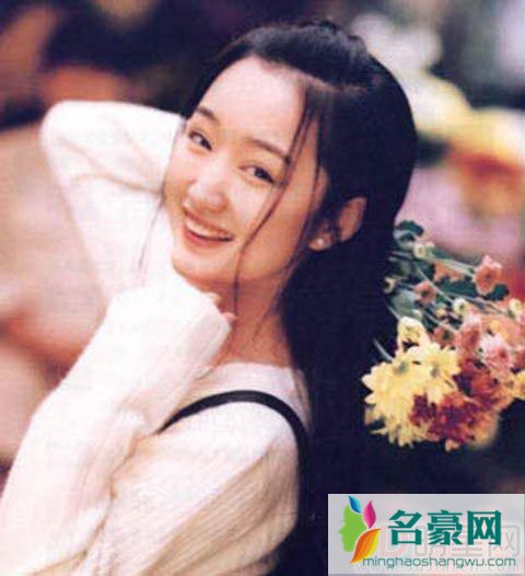 杨钰莹近照如少女 似乎走出了豪门阴影
