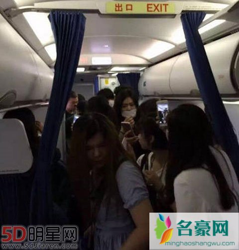 金莎与王俊凯搭乘同班航空 感受到其粉丝的疯狂
