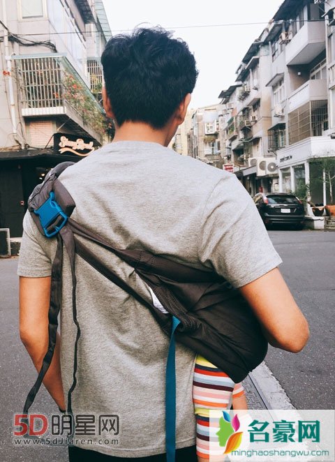 秦昊抱娃被批评耍帅 伊能静发文为其澄清