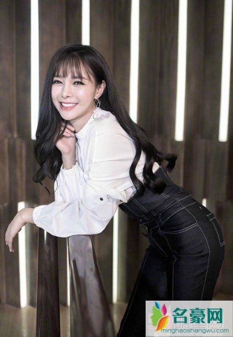 高腰裤穿出高挑感觉 沈梦辰裤子上身效果不好