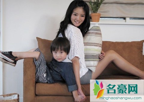 小小彬的妈妈是谁 小小彬现在的妈妈