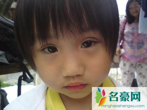 小小彬的妈妈是谁 小小彬现在的妈妈