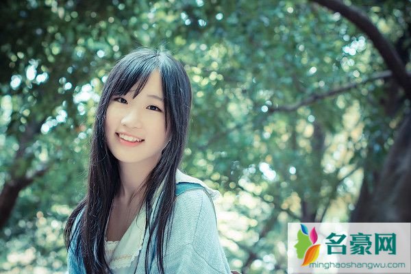 婚后男生是否要交工资卡 男生应不应该交工资卡 