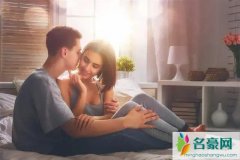 男人疼老婆会有那三大特征，男人深爱你的时候会在