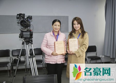 北京电影学院三试开始 赵薇回归母校助阵招生