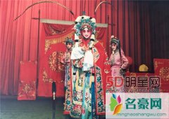 蒋勤勤习戏曲旧照曝光 蒋勤勤少女时期戏曲旧照