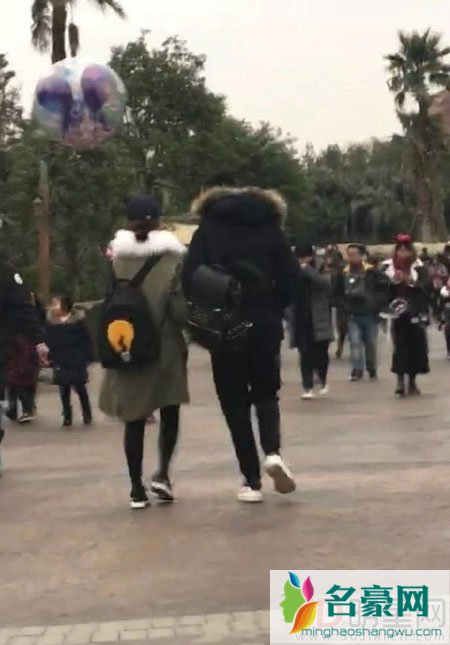 杨紫深夜公开恋情 晒与秦俊杰合照亲密互动