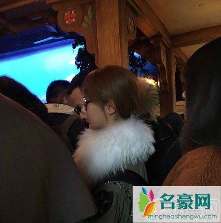 杨紫深夜公开恋情 晒与秦俊杰合照亲密互动