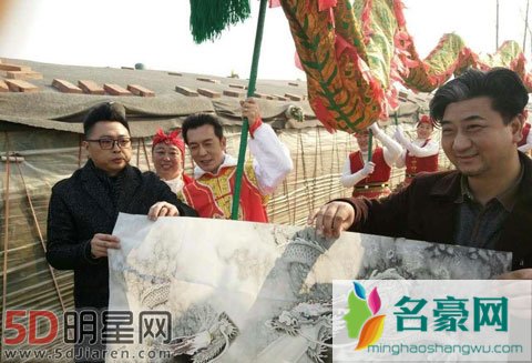 岳云鹏携李咏孙坚回老家 热闹参加表弟婚礼