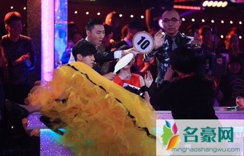 与星共舞温岚跳舞受伤原因 温岚脸部是怎么受伤的