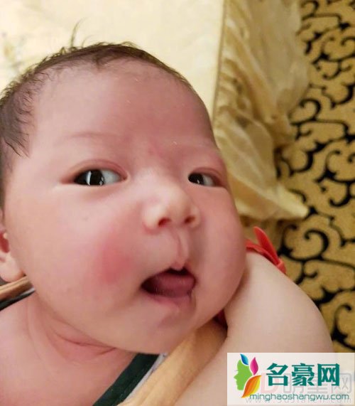 福原爱爱女满月 首晒女儿正面照