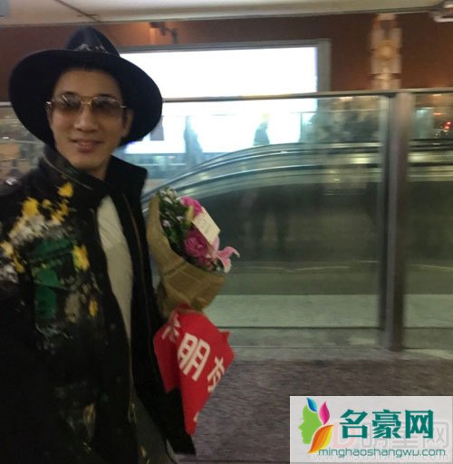机场遇到疯狂女粉丝 王力宏落荒而逃