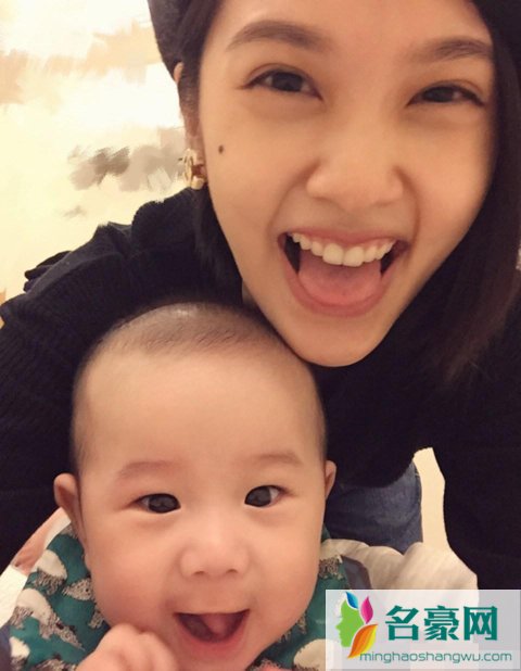 小鬼强吻杨丞琳照片 杨丞琳男友小鬼